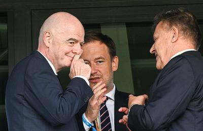 Președintele FIFA a început să râdă: „V-ați gândit să demisionați?”