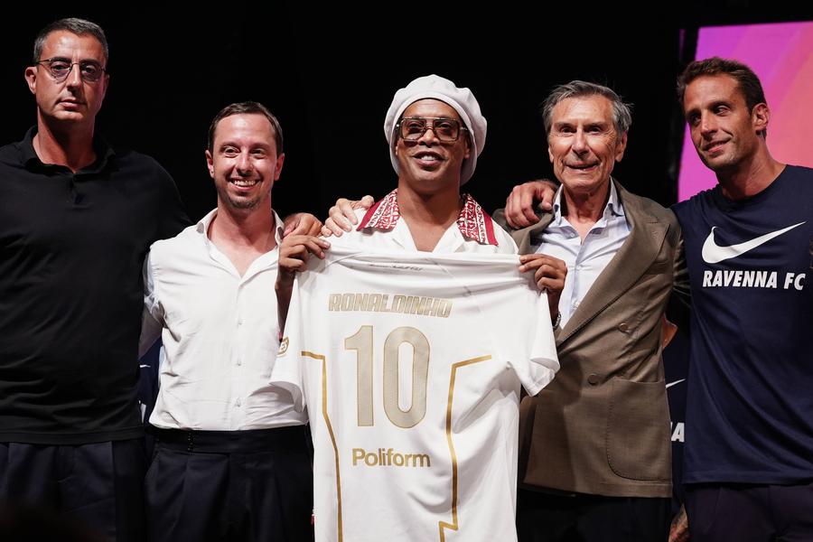 Ronaldinho se întoarce pe terenul de fotbal într-un meci oficial: „Revenirea este reală!”