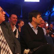 Imagini cu Viorel Păunescu din arhiva Gazetei Sporturilor. Aici, lângă prietenul de nădejde Victor Pițurcă