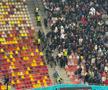 Incidente pe Arena Națională la FCSB - Rapid! Fanii giuleșteni au vrut să meargă peste roș-albaștri, Jandarmeria i-a scos din stadion!