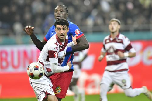 Pașcanu vs Dawa, în FCSB - Rapid // foto: Cristi Preda (GSP.ro)
