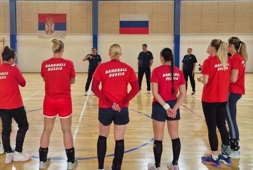 Naționala feminină a Rusiei a disputat joi primul test serios după o pauză de 5 ani, din momentul în care Vladimir Putin a ordonat invadarea Ucrainei. Rusoaicele au învins categoric Serbia, la Stara Pazova, scor 34-25.