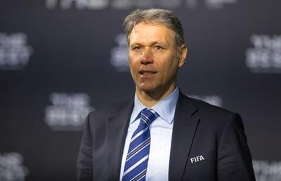 Scandal uriaş în săptămâna antirasism din Olanda: Marco Van Basten, salut nazist în studioul Fox Sports!