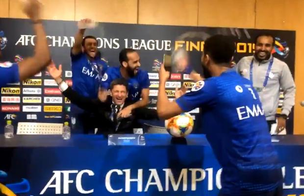 URAWA RED DIAMONDS - AL HILAL 0-2 // VIDEO + FOTO / Corespondență GSP din Japonia » Jucătorii au intrat peste Răzvan în conferință: „Vom petrece 3 zile și 3 nopți”