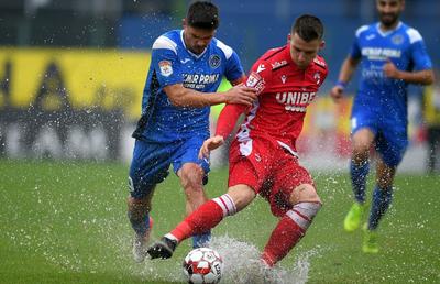 CLINCENI - DINAMO 2-2 // Dusan Uhrin jr., furios pe Linas Klimavicius: „E la pământ! Trebuie să-l chem la o discuție”