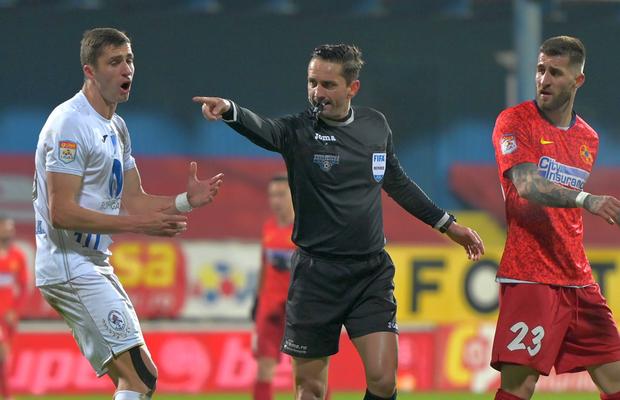 EXCLUSIV. Cine a strigat „hoții” a supus arbitrii: FCSB e noua favorită a „fluierașilor”! Craiova, cea mai dezavantajată!