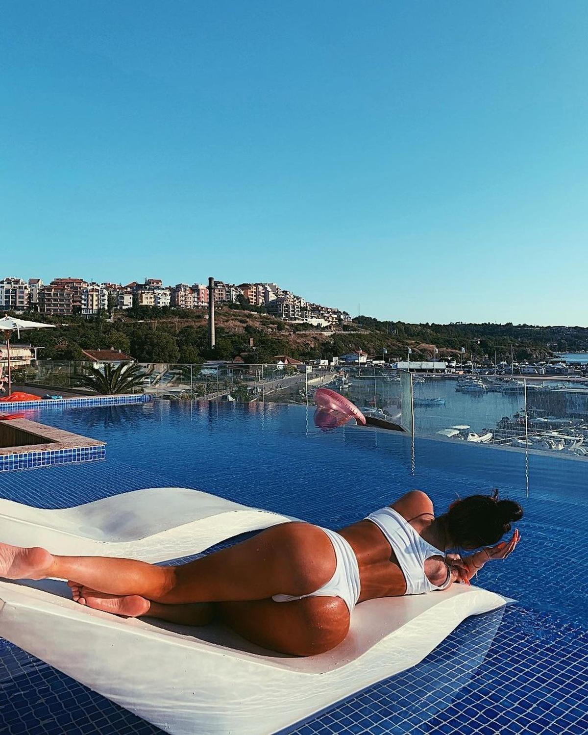 FOTO Gabriela încinge atmosfera în grupa CFR-ului din Europa League! Cine e norocosul iubit al modelului