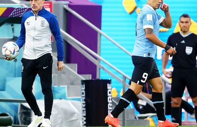 Istvan Kovacs a avut propriul lui „meci” în Uruguay - Coreea de Sud » Misiune dificilă pentru arbitrul român