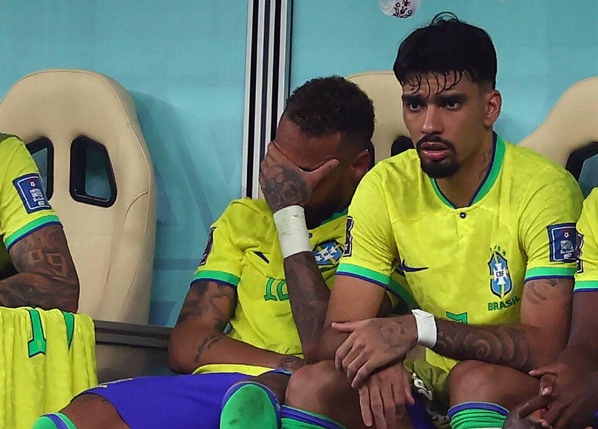 Brazilia e în alertă: Neymar, în lacrimi pe bancă! A părăsit terenul și a acuzat dureri, după ce a fost „vânat” de sârbi