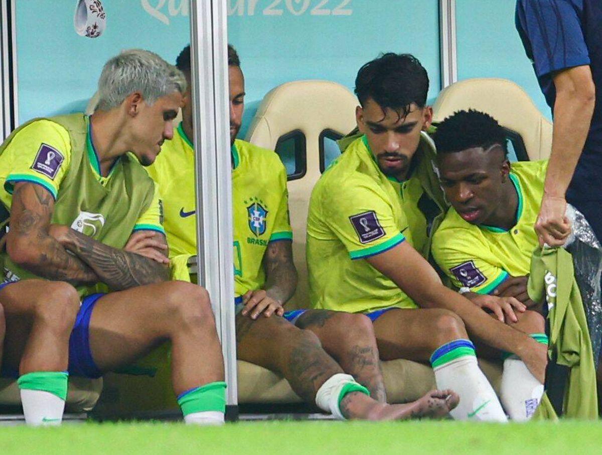 Brazilia e în alertă: Neymar, în lacrimi pe bancă! A părăsit terenul și a acuzat dureri, după ce a fost „vânat” de sârbi