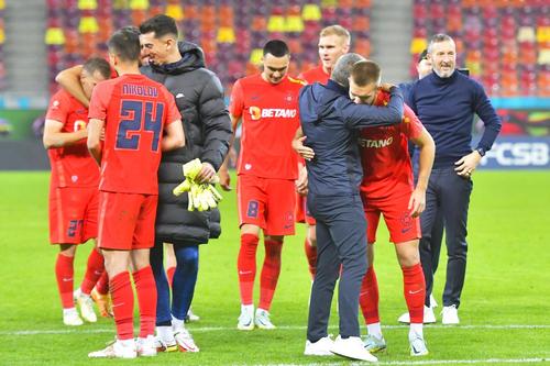 Adrian Șut, cu numărul 8 / FOTO: Imago