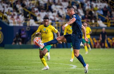 Cristiano Ronaldo s-a distrat cu echipa lui Burcă și Tănase » Două goluri fabuloase: șut din unghi imposibil + lob de senzație