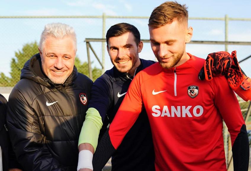 Marius Șumudică se pregătește pentru meciul cu Ankaragucu, din runda cu numărul 13 a primei ligi din Turcia, programat sâmbătă, de la ora 15:00.