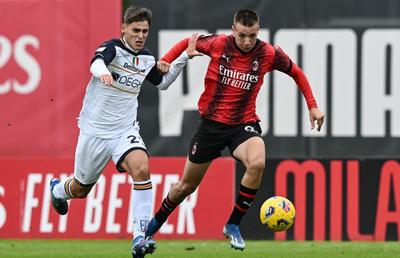 Criza de atacanți îi forțează să-l convoace pe cel mai tânăr debutant din istoria Serie A! Cine e puștiul chemat de urgență de o fostă campioană