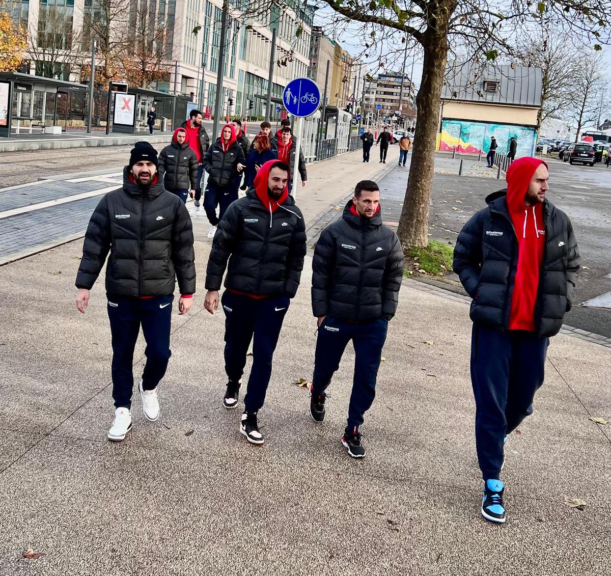 Înaintea duelului cu Luxemburg, Mihai Silvășan și jucătorii naționalei de baschet au mers la vot: „Orice vot poate face diferența”