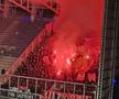 Suporterii Petrolului și ai lui Dinamo s-au întrecut în scenografii » Jandarmii au urcat în tribune!