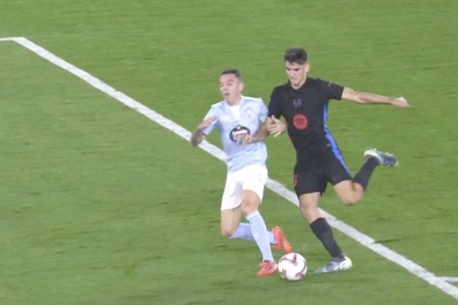 Duelul din careul între Iago Aspas și Gerard Martin Scandal colosal în Celta - Barcelona: a ieșit de pe teren înainte de ultimul fluier, consternat de deciziile arbitrilor!