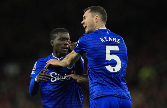 Scene șocante în eșecul lui Manchester United cu Everton » Cartonaș roșu pentru o palmă dată propriului coechipier!