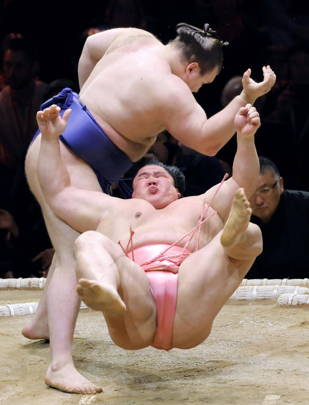 Ucraineanul Aonishiki scrie istorie în competițiile de sumo din Japonia