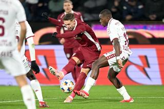 Iată echipa care l-a urmărit pe Louis Munteanu în CFR Cluj - Rapid! Antrenorul a fost în tribune