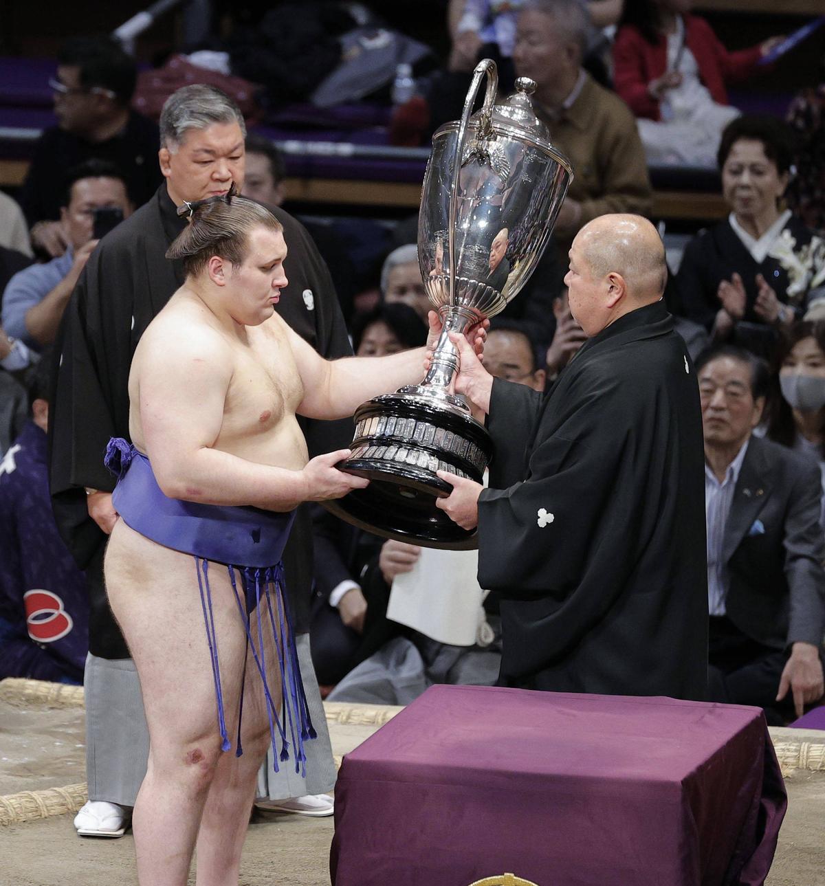 Ucraineanul Aonishiki scrie istorie în competițiile de sumo din Japonia