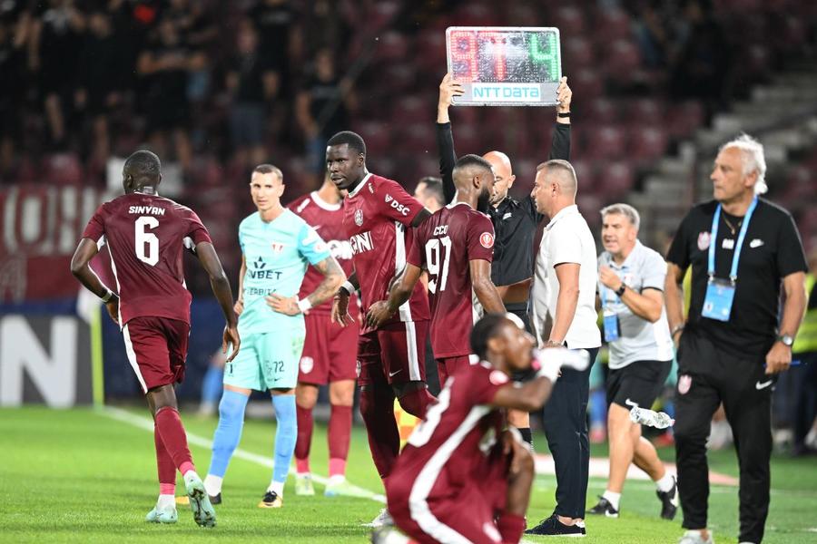 Kurt Zouma la debutul la CFR Cluj / Foto: Imago Images Iuliu Mureșan, interviu pentru GSP, din biroul de la Cluj: „A sperat mult că venirea mea o să-l ajute. L-am dat afară în prima zi!” » Cum a revitalizat-o pe CFR