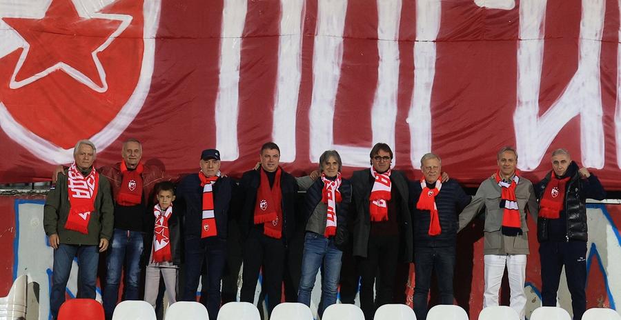 Legendele Stelei Roșii, prezente la antrenamentul de dinaintea meciului din Europa League, cu LOSC Lille. De la stânga la dreapta: Dusan Savic, Dragisa Binic, Zarko Durovic, Zoran Jovicic, Cvjetin Blagojevic, Slobodan Marovic, Bosko Durovski. Foto: Imago Legenda Stelei Roșii o sfidează pe FCSB: „Știm cu toții foarte bine”