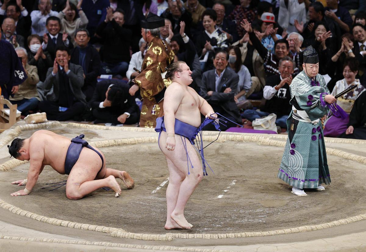 Ucraineanul Aonishiki scrie istorie în competițiile de sumo din Japonia