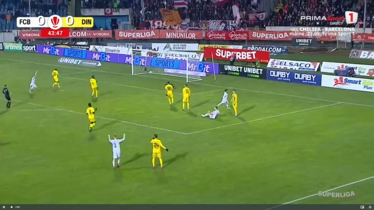 Voleu senzațional în Botoșani - Dinamo » Portarul a sărit degeaba