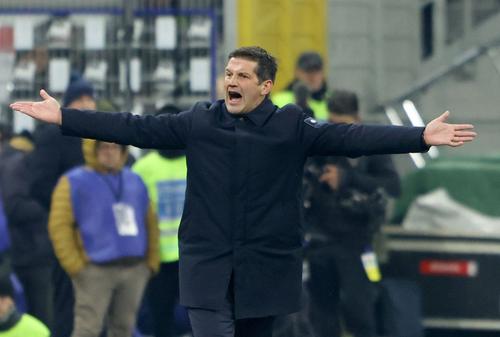 Cristi Chivu s-a agitat mult pe margine, contra lui AC Milan / Foto: Imago