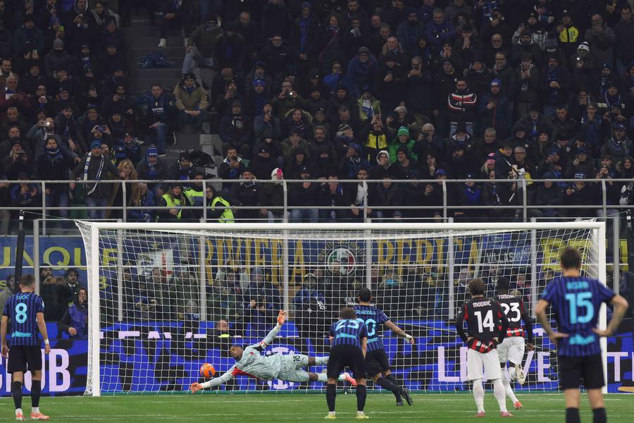San Siro - Giuseppe Meazza la Inter - AC Milan / Foto: Imago Images Inter și-a primit sancțiunea după petarda care a lovit portarul advers » Echipa lui Chivu este direct afectată!