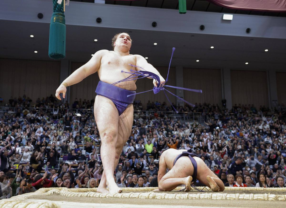 Ucraineanul Aonishiki scrie istorie în competițiile de sumo din Japonia