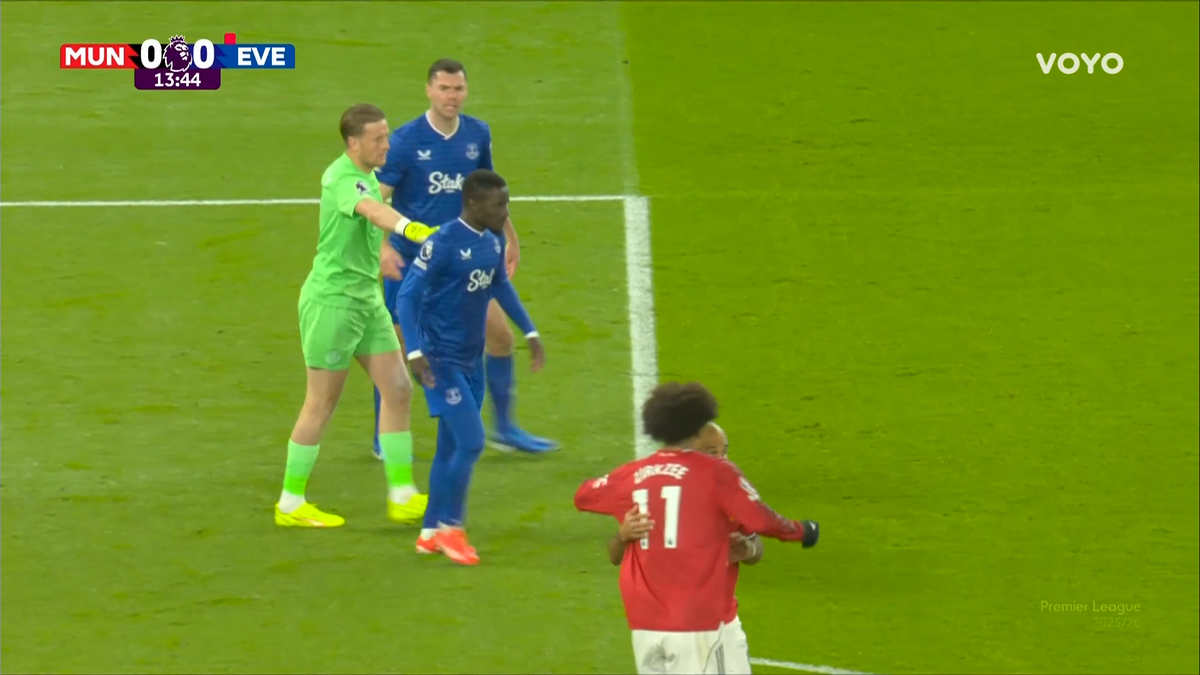Scene șocante în eșecul lui Manchester United cu Everton » Cartonaș roșu pentru o palmă dată propriului coechipier!