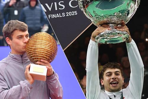Flavio Cobolli cu trofeele de la București, respectiv Cupa Davis Foto: Cristi Preda, Guliver/GettyImages
