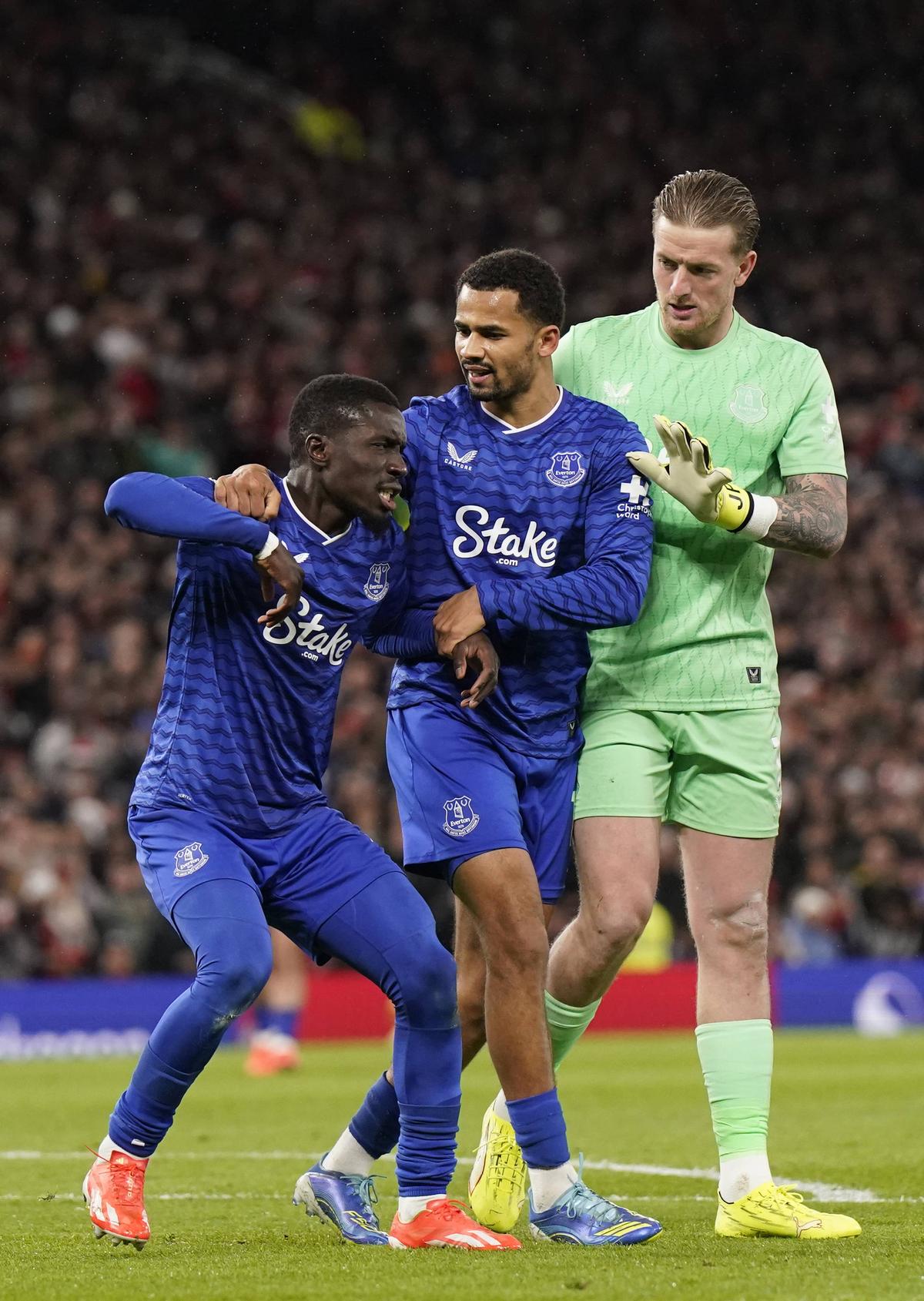 Scene șocante în eșecul lui Manchester United cu Everton » Cartonaș roșu pentru o palmă dată propriului coechipier!