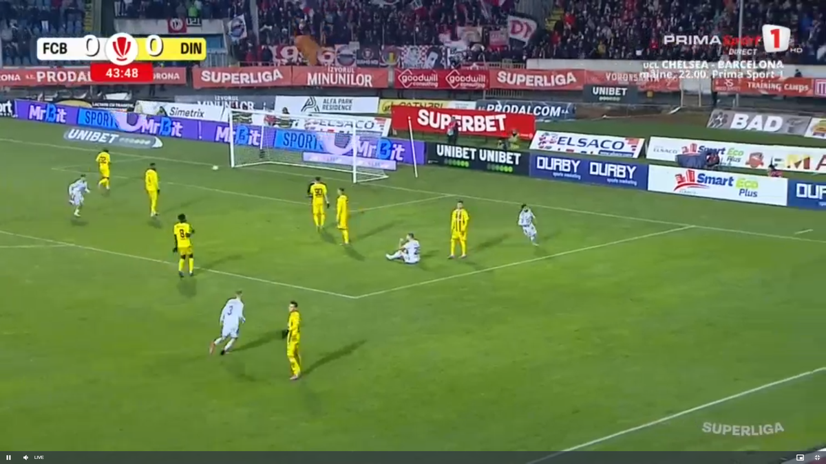Voleu senzațional în Botoșani - Dinamo » Portarul a sărit degeaba