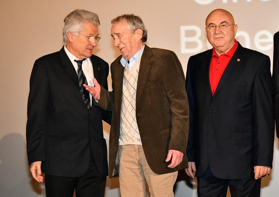 Loți Boloni de vorbă cu bunul său prieten, Valentin Ceaușescu, alături de Florentin „Sensei” Marinescu, fostul preparator fizic al „viteziștilor” Anghel Iordănescu, interviu de colecție la 40 de ani de la Sevilla: „N-am vrut să execut penalty fiindcă-mi tremurau picioarele” + Episod fabulos cu Mircea Lucescu în vestiar: „Băbăciune!”
