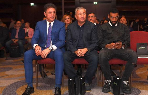 CFR CLUJ // Dan Petrescu recunoaște negocierile cu alte echipe: „Sunt singurele țări în care m-aș duce”