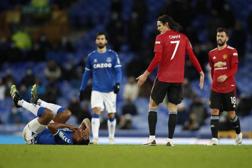 Fază controversată la partida dintre Everton și Manchester United! Edinson Cavani, protagonistul unui gest nesportiv