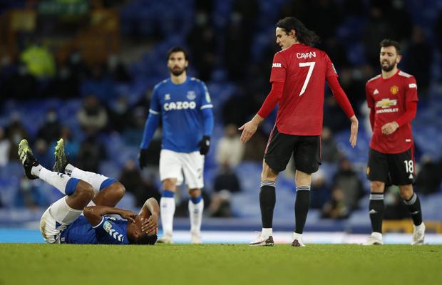 Fază controversată la partida dintre Everton și Manchester United! Edinson Cavani, protagonistul unui gest nesportiv