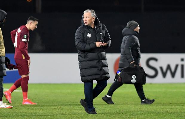 Rămâne CFR Cluj fără antrenor?! „Dan Petrescu poate pleca gratis în Rusia!”