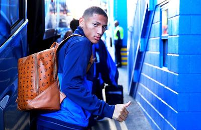 Povestea SF a lui Richarlison, îngerul din umbră » Crescut cu pistolul la tâmplă, acum întoarce totul spre nevoiași: de la flămânzii Braziliei la bolnavii de cancer