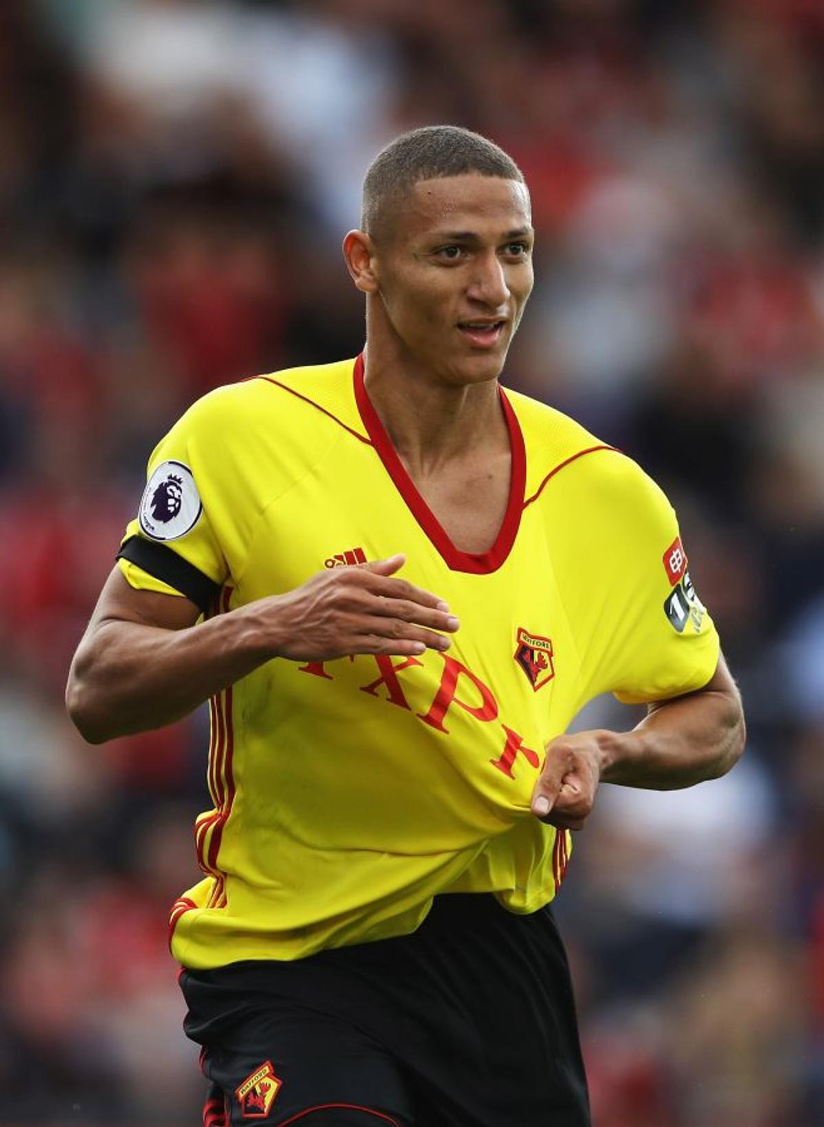Povestea SF a lui Richarlison, îngerul din umbră » Crescut cu pistolul la tâmplă, acum întoarce totul spre nevoiași: de la flămânzii Braziliei la bolnavii de cancer