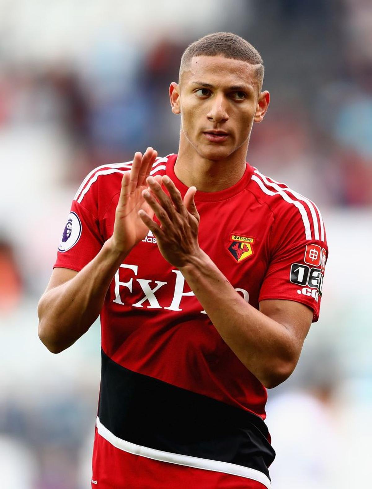Povestea SF a lui Richarlison, îngerul din umbră » Crescut cu pistolul la tâmplă, acum întoarce totul spre nevoiași: de la flămânzii Braziliei la bolnavii de cancer