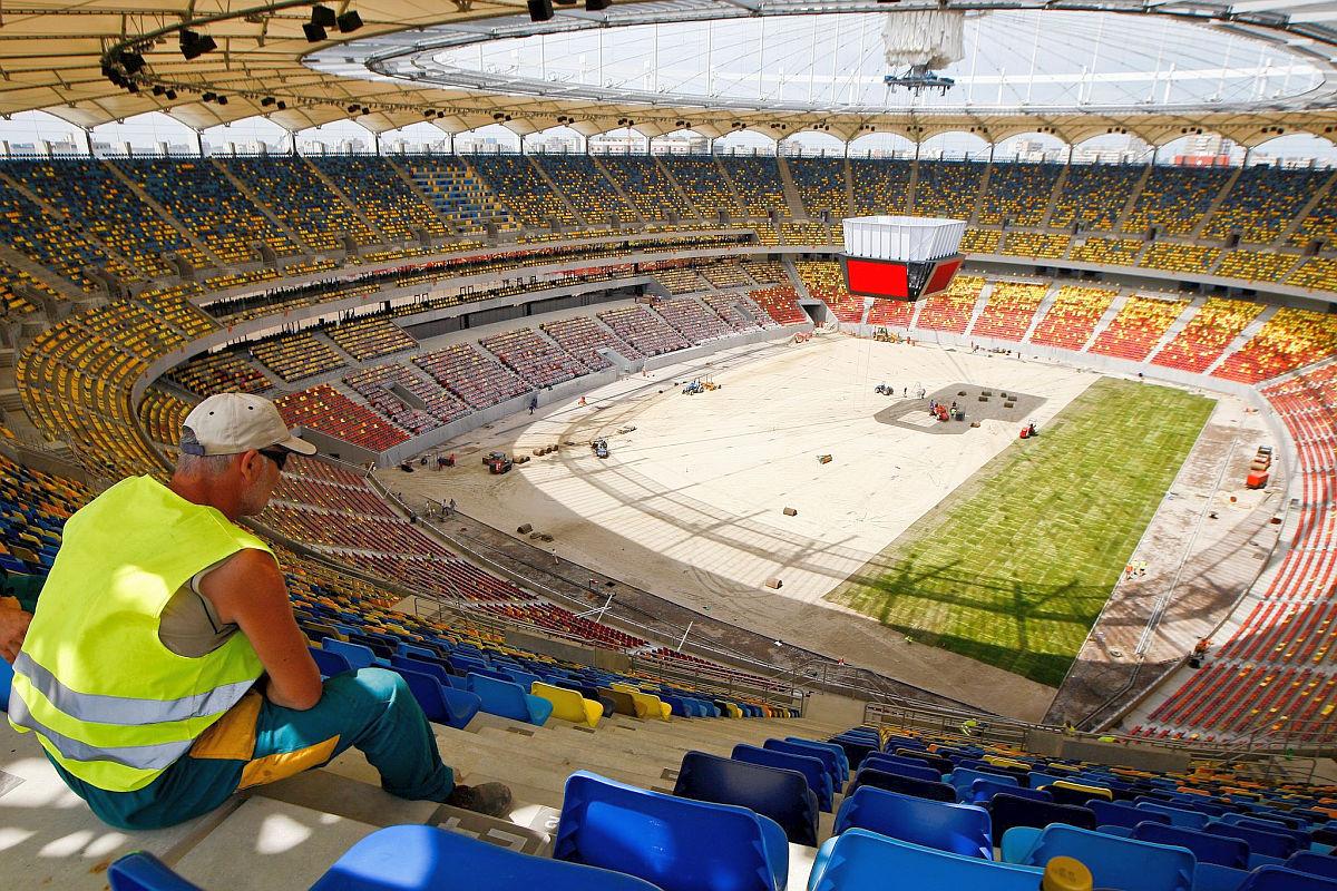 Dați afară de pe Arena Națională! N-au plătit schimbarea gazonului și n-au fost primiți pentru un nou eveniment