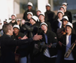 Imagini memorabile cu „dirijorul” Răzvan Lucescu: „Adu-i pe toți aici!” » Antrenorul lui PAOK e actor principal într-o filmare inedită