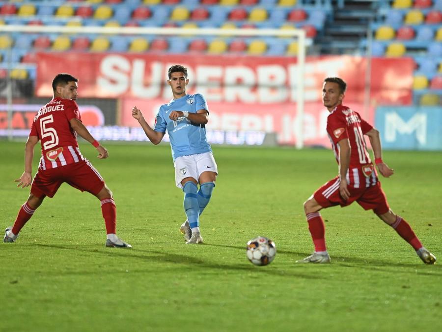 Doru Andrei (în albastru)/ foto Imago Images MM Stoica numește doi jucători despre care spune că nu au șanse să semneze cu FCSB: „Nu se pune problema”