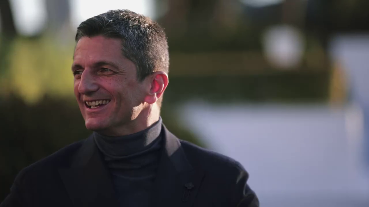 Imagini memorabile cu „dirijorul” Răzvan Lucescu: „Adu-i pe toți aici!” » Antrenorul lui PAOK e actor principal într-o filmare inedită