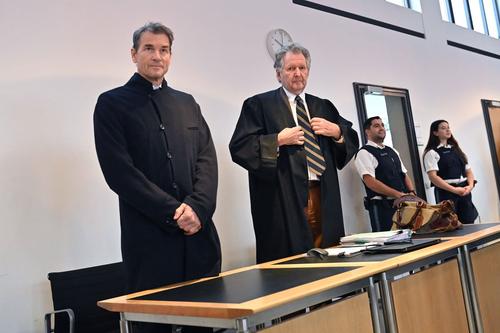 Jens Lehmann, împreună cu avocatul său, la tribunalul din Starnberg District Court // Foto: Imago