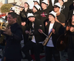 Imagini memorabile cu „dirijorul” Răzvan Lucescu: „Adu-i pe toți aici!” » Antrenorul lui PAOK e actor principal într-o filmare inedită